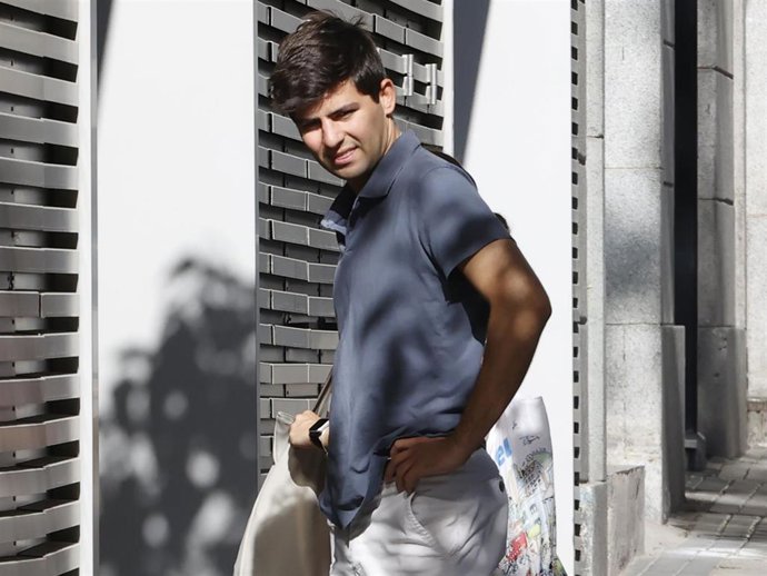 Juan Urquijo visita a su hermana Teresa, Almeida y al pequeño Lucas en su domicilio