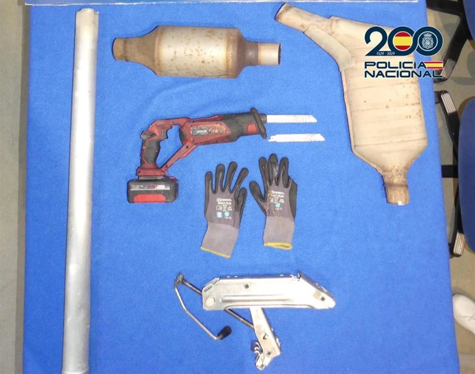 Herramientas incautadas a los detenidos.