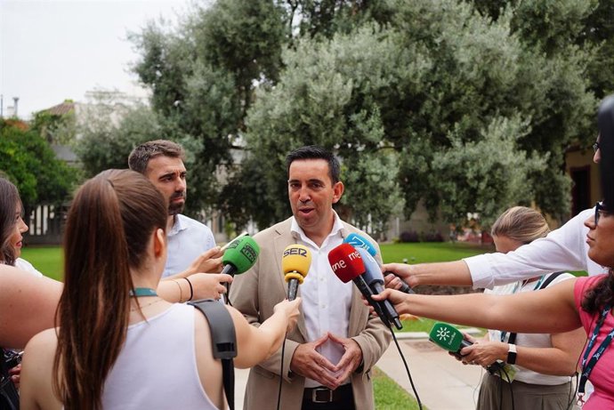 Presentación de la página web y la aplicación móvil a los medios de comunicación por parte del diputado Gonzalo Domínguez.