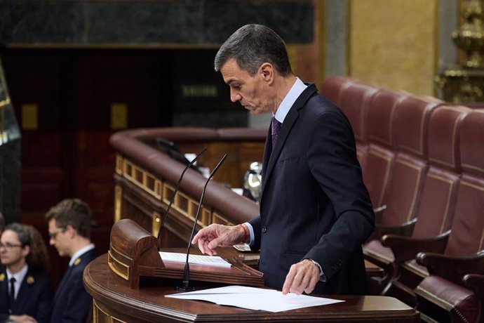 O Presidente do Governo, Pedro Sánchez, durante uma sessão plenária extraordinária, no Congresso dos Deputados, em 9 de julho de 2025, em Madri (Espanha). Sánchez comparece a uma sessão plenária extraordinária para tratar de questões pendentes, como o env