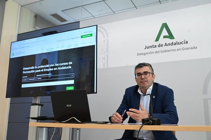 El delegado territorial de Empleo, Empresa y Trabajo Autónomo de la Junta en Granada, Javier Martín