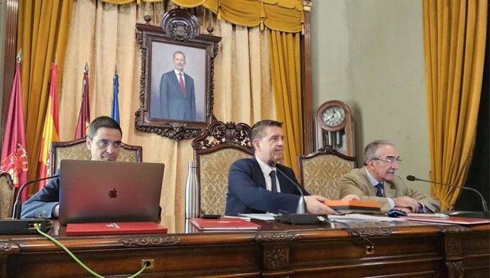 Sesión plenaria de la Diputación.