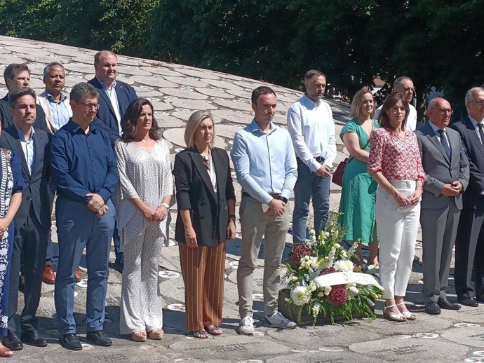 Ofrenda floral en memoria de Miguel Ángel Blanco