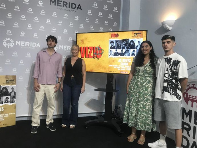 La Delegada De Juventud, Laura Iglesias, Junto A Los Responsables De La Organización, En La Presentación Del  'Vizio Festival'