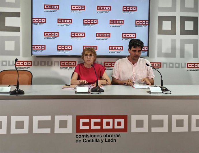 La secretaria general de CCOO en Castilla y León, Ana Fernández de los Muros, y el coordinador autonómico de IU, Juan Gascón.