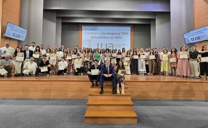 Entrega de los reconocimientos a los mejores trabajos fin de máster.