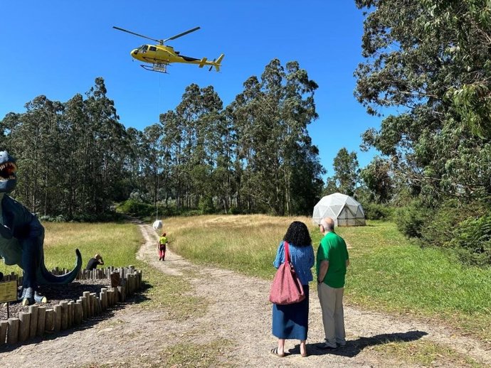 La consejera de Cultura, Vanessa Gutiérrez, presente en la maniobra de rescate de los restos.