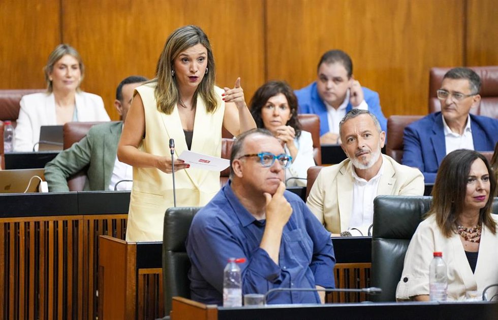 La portavoz parlamentaria del PSOE-A, María Márquez, interviene durante la sesión de control en el pleno del Parlamento andaluz. A 10 de julio de 2025, en Sevilla (Andalucía, España). Segunda jornada de Pleno, con Sesión de Control al Gobierno y pregunt