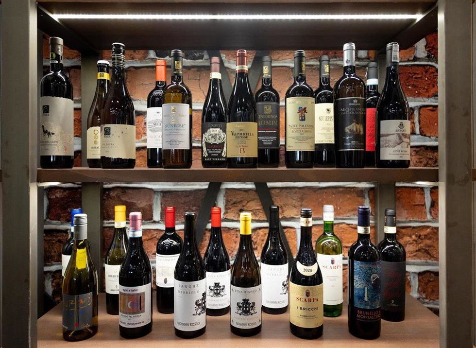 Archivo - Botellas de vino  