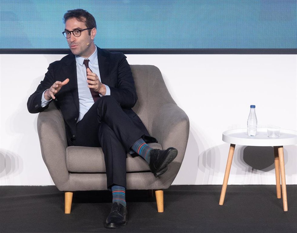 El ministro de Economía, Comercio y Empresa, Carlos Cuerpo interviene druante el Foro ICEX 2025, en la Nave Madrid, a 10 de julio de 2025, en Madrid (España). El Foro ICEX reúne a expertos y profesionales públicos y privados en comercio exterior con e