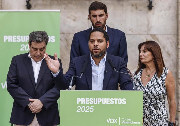 El secretario general de Vox, Ignacio Garriga, preside la Jornada de Portavoces Autonómicos sobre Presupuestos 2025, organizada por el grupo parlamentario Vox Cortes Valencianas