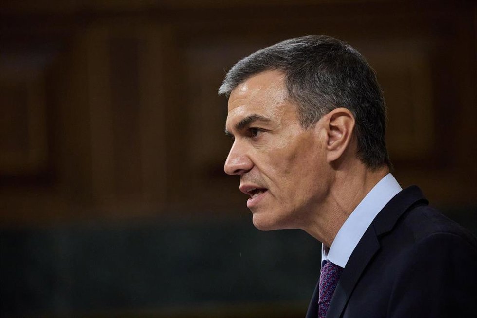 El presidente del Gobierno, Pedro Sánchez, durante un pleno extraordinario, en el Congreso de los Diputados, a 9 de julio de 2025, en Madrid (España). Sánchez comparece en un pleno extraordinario para tratar asuntos pendientes como la implicación de San