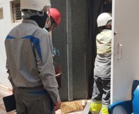 Piden baterías y comida para las infraviviendas de Joan Miró después de que les hayan recortado la potencia eléctrica