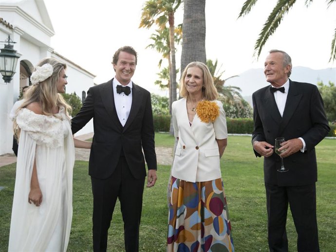 LA INFANTA ELENA EN LA BODA DE LUIS ASTOLFI JR. Y CRISTINA SERRANO