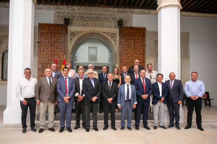 Firma de los nuevos estatutos de la Asociación Interprofesional Vinos de Valdepeñas.