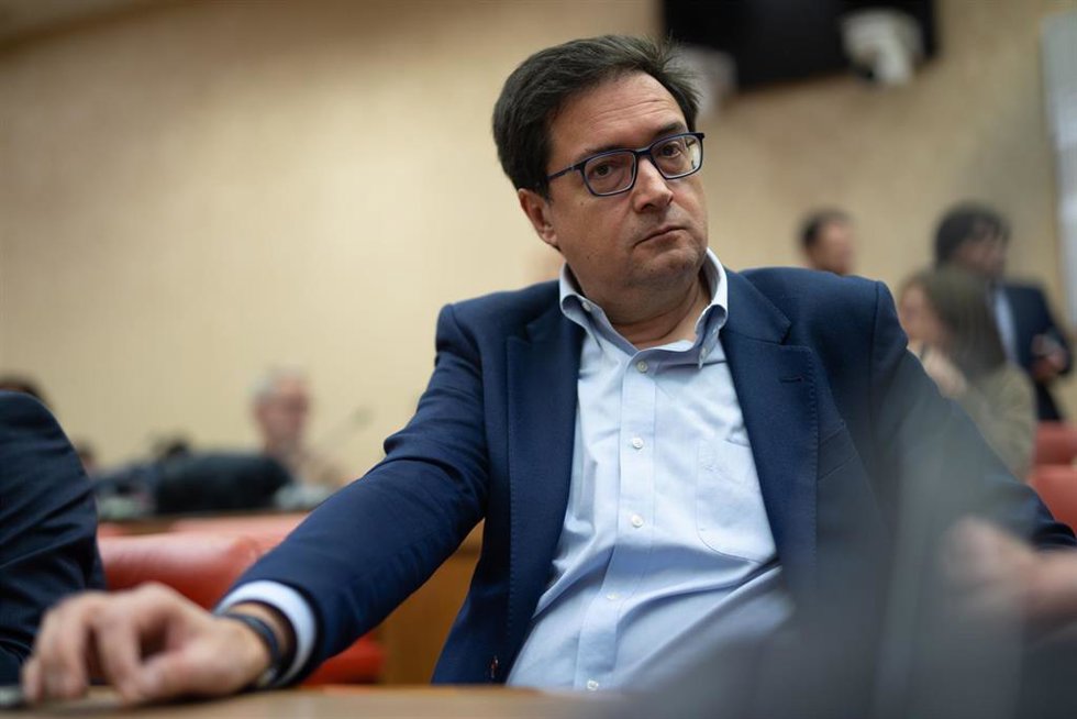 Archivo - El ministro de Transformación Digital y Función Pública, Óscar López, en una imagen de archivo en el Congreso de los Diputados.