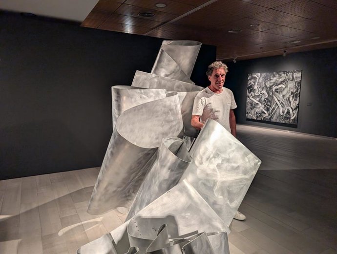 El artista Juan Carlos Nadal presenta en Fundación Bancaja la exposición 'Cos d'aigua'