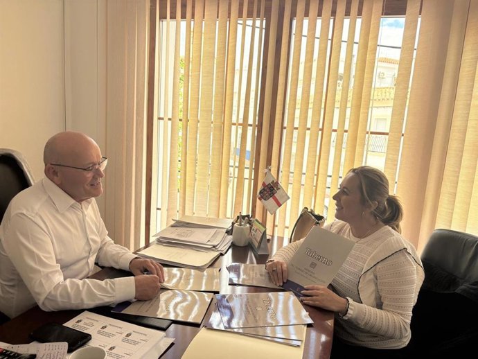 La Diputación de Almería contribuye a mejorar el archivo municipal de Taberno.