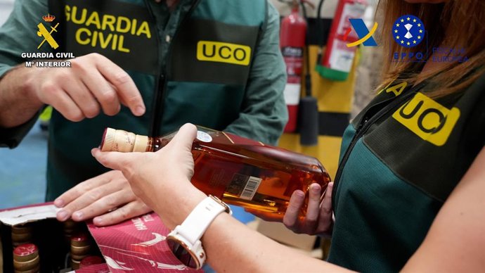 Desarticulada una organización criminal que ha defraudado 69 millones de euros en el sector de las bebidas alcohólicas.