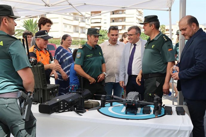 Presentación de la Operación Verano con, por la derecha en la imagen, el alcalde de Salobreña, Javier Ortega, el coronel jefe de la Comandancia de la Guardia Civil de Granada, Francisco Javier Arteaga, y el subdelegado del Gobierno, José Antonio Montilla