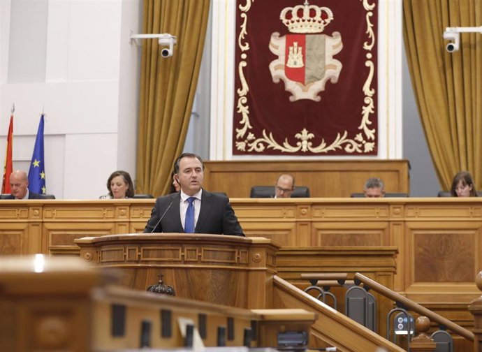 El presidente del Grupo Parlamentario Vox, David Moreno, en el pleno de las Cortes.