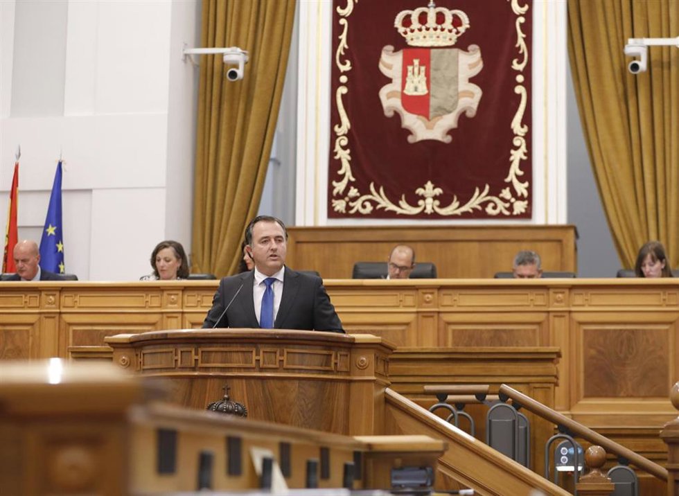 El presidente del Grupo Parlamentario Vox, David Moreno, en el pleno de las Cortes.