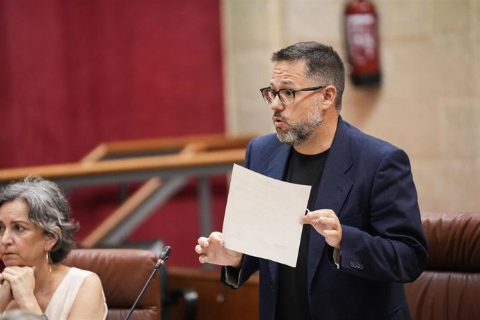 El portavoz de Adelante Andalucía, José Ignacio García, interviene durante la sesión de control en el pleno del Parlamento andaluz. 