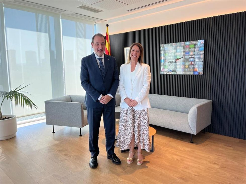 El conseller de Justicia y Calidad Democrática, Ramon Espadaler, y la decana del Illustre Collegi d'Advocacia de Barcelona (ICAB), Cristina Vallejo