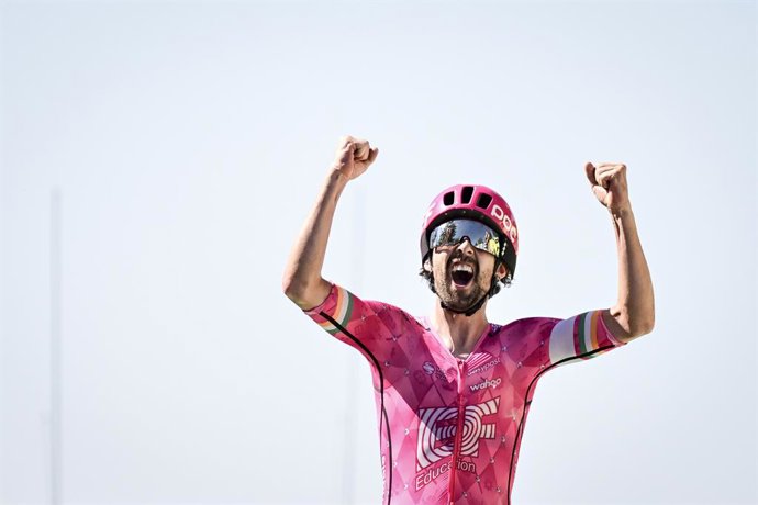 O ciclista irlandês Ben Healy (EF Education-EasyPost) venceu a sexta etapa do Tour de France, na quinta-feira, entre Bayeux e Vire Normandie, com 201,5 quilômetros.