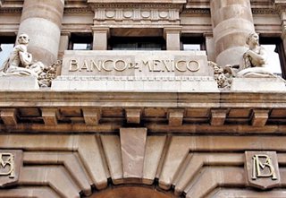 Archivo - El banco central de México avanza nuevos recortes de tipos pese al posible impacto de los aranceles