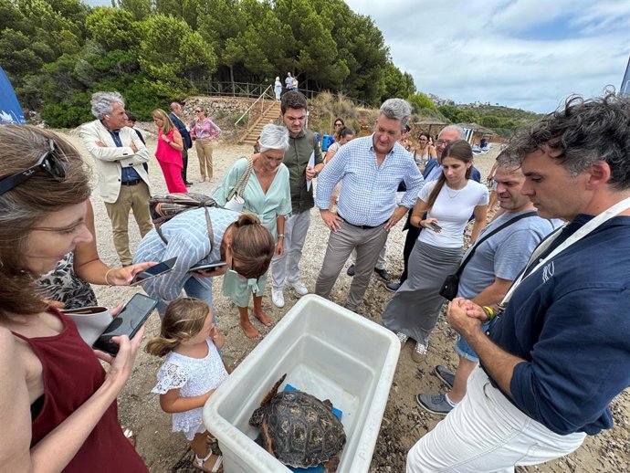 El conseller de Medi ambient, Infraestructures i Territori, Vicente Martínez Mus, ha participat en la presentació de la campanya 'Ací salvem tortugues' impulsada per la Fundació Oceanogràfic