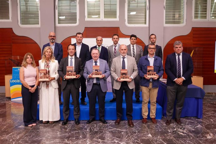 Autoridades y galadornados en los IV Premios de la Logística de HuelvaPort.
