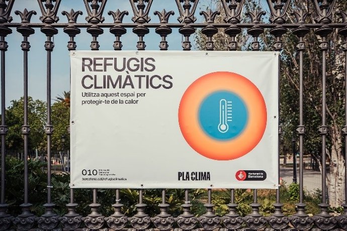El Ayuntamiento de Barcelona ha reforzado la campaña informativa sobre los refugios climáticos en la ciudad durante el verano.