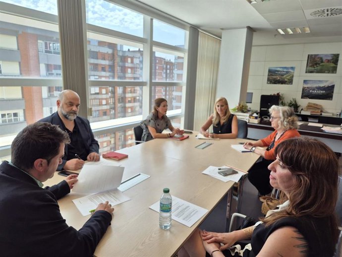 Reunión mantenida este jueves entre la asociación Casocia y la viceconsejería de Turismo.
