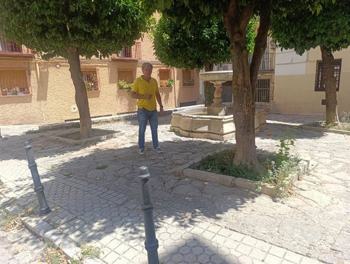 Antonio Losa en la plaza de San Bartolomé.