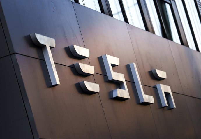 Archivo - Tesla no recortará personal en su fábrica alemana de Grünheide pese a la caída de ventas en Alemania.