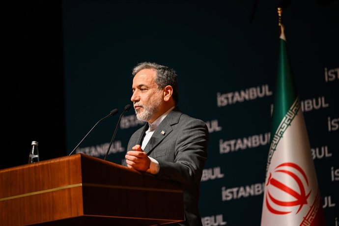 ISTAMBUL, 22 de junho de 2025 -- O ministro das Relações Exteriores do Irã, Seyed Abbas Araghchi, realiza uma coletiva de imprensa em Istambul, Trkiye, em 22 de junho de 2025. O Irã condenou com veemência a agressão militar "brutal" dos EUA contra as in
