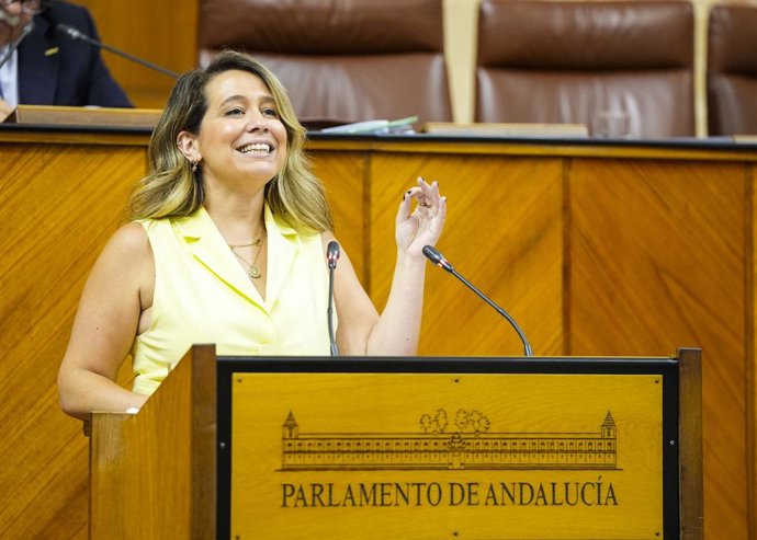 La diputada del Grupo Popular Jessica Trujillo, este jueves en la defensa de la PNL en el Pleno del Parlamento.