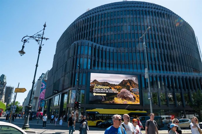 Wonderful Indonesia invites Berliners to explore the country’s natural beauty through an eye-catching OOH display at a prime location on Kurfürstendamm