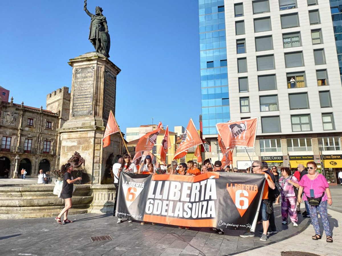 Centenares de personas exigen desde Gijón la excarcelación de  las seis de La Suiza 