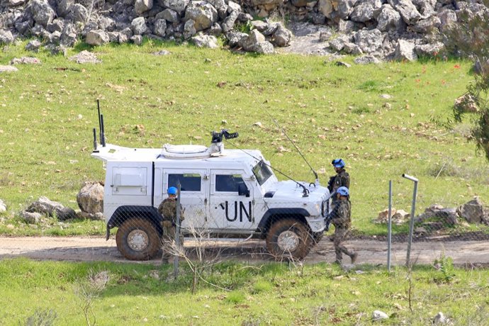 Archivo - RAMYEH, March 6, 2025  -- This photo taken on March 5, 2025 shows members of United Nations Interim Force in Lebanon (UNIFIL) patrolling in Ramyeh. TO GO WITH "Feature: Displaced Lebanese endure somber Ramadan amid uncertainty"