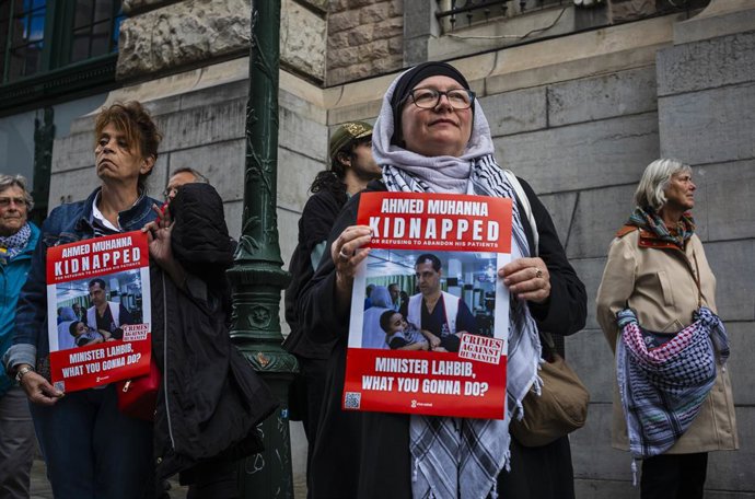 Archivo - September 11, 2024, Brussels, Bxl, Belgium: Pro Palestinian activists hold the protest  in front of the Belgian Ministry of Foreign Affairs in Brussels  on 11/09/2024 demanding a ceasefire in Gaza. Organized by a coalition of civil society group