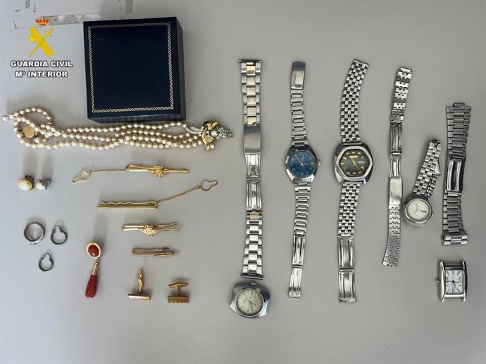 Parte de los objetos robados recuperados por los agentes.