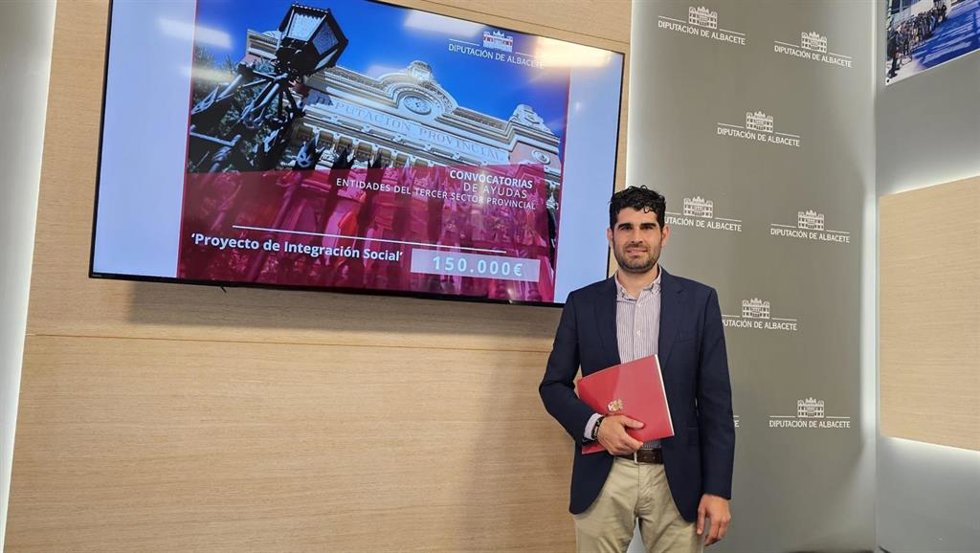 El diputado provincial de Área Social, José González.