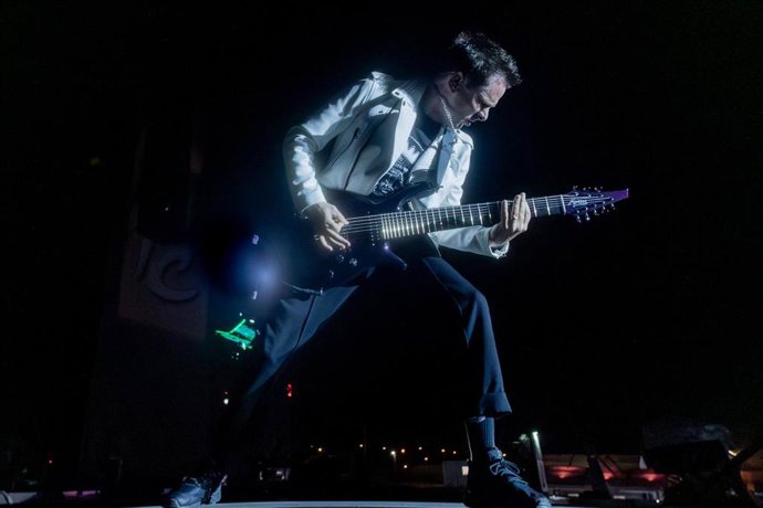 Muse actúa en la primera jornada de Mad Cool 2025 en el recinto Iberdrola Music, a 10 de julio de 2025, en Madrid (España). La banda británica es cabeza de cartel del festival Mad Cool 2025 y actúa hoy con un potente show de rock alternativo, repasando éx