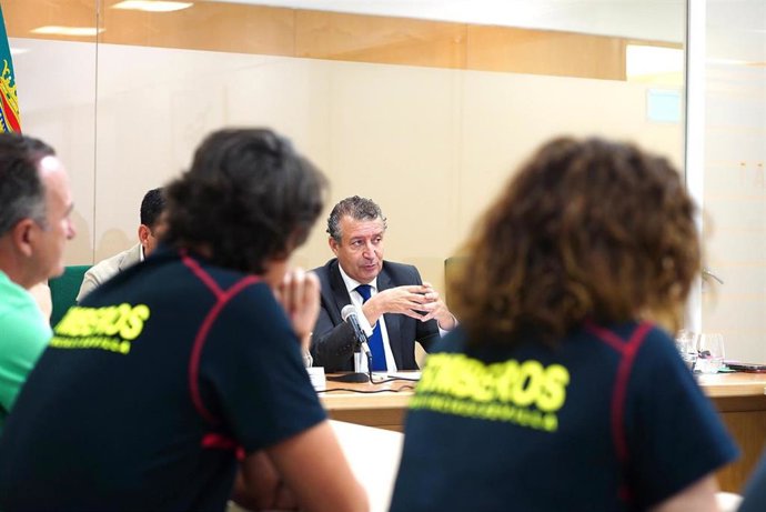 Reunión de Javier Fernández con alcaldes de municipios integrados en el Consorcio de Bomberos.