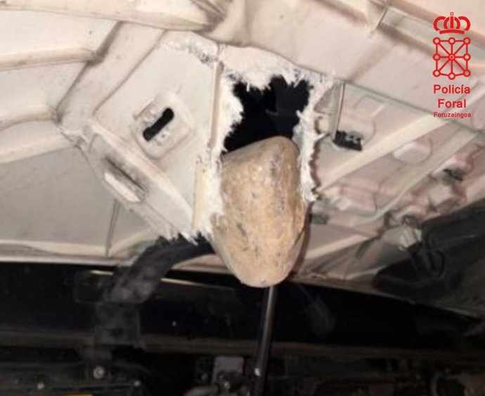 Imagen de uno de los vehículos apedreados