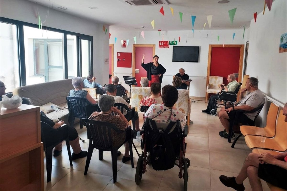 El programa  Encuentros narrativos  de la Diputación de Cáceres llega a una decena de residencias de mayores