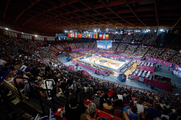 El pabellón de la Paz y la Amistad de Atenas durante el partido entre Grecia y Turquía en el Eurobasket 2025.