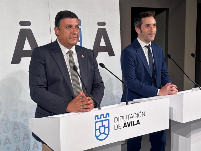 Carlos Garcia y Federico Bueno (D) durante la rueeda de prensa.